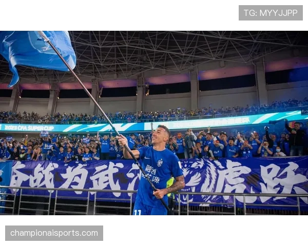 青岛西海岸中超级开局战绩不佳面临保级压力考验